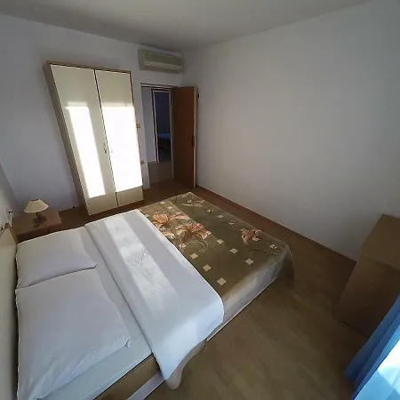 شقة Piculjan