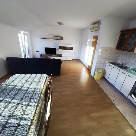 Piculjan Apartman Lopar
